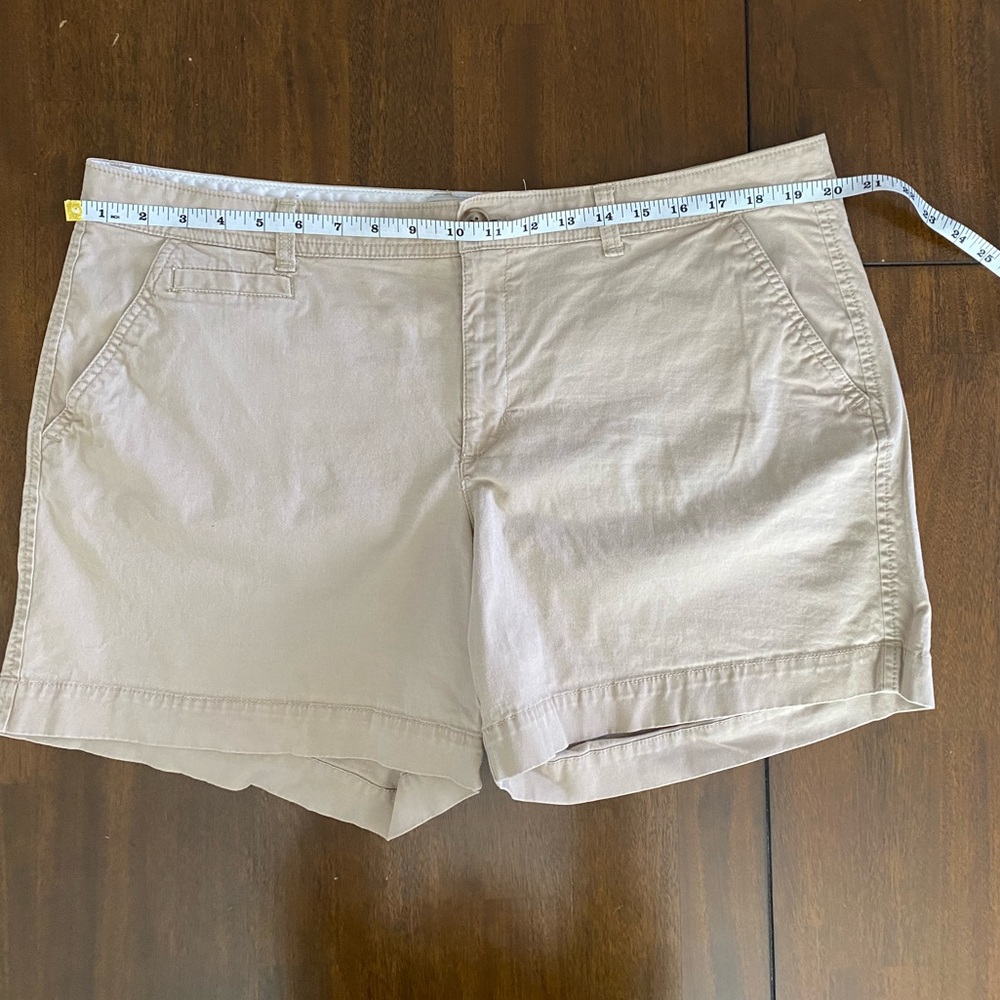 Old Navy khaki’s shorts